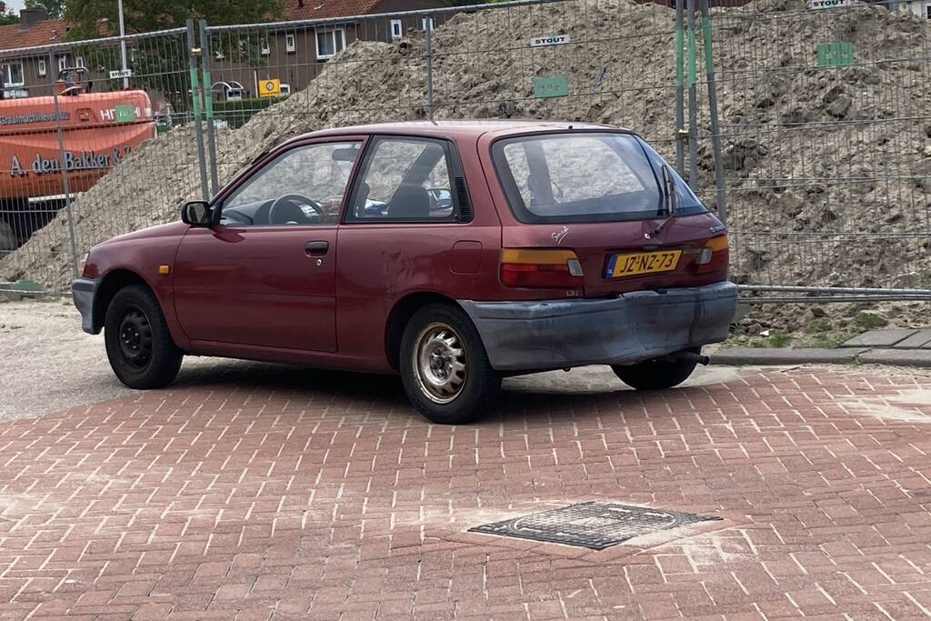 Kop-staart botsing tussen twee auto's