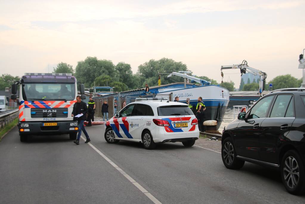 Politie haalt lichaam uit water Westelijk Havengebied