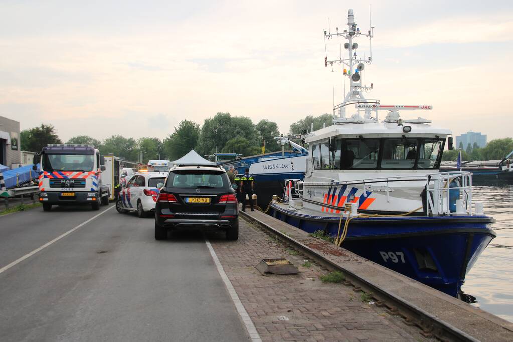 Politie haalt lichaam uit water Westelijk Havengebied