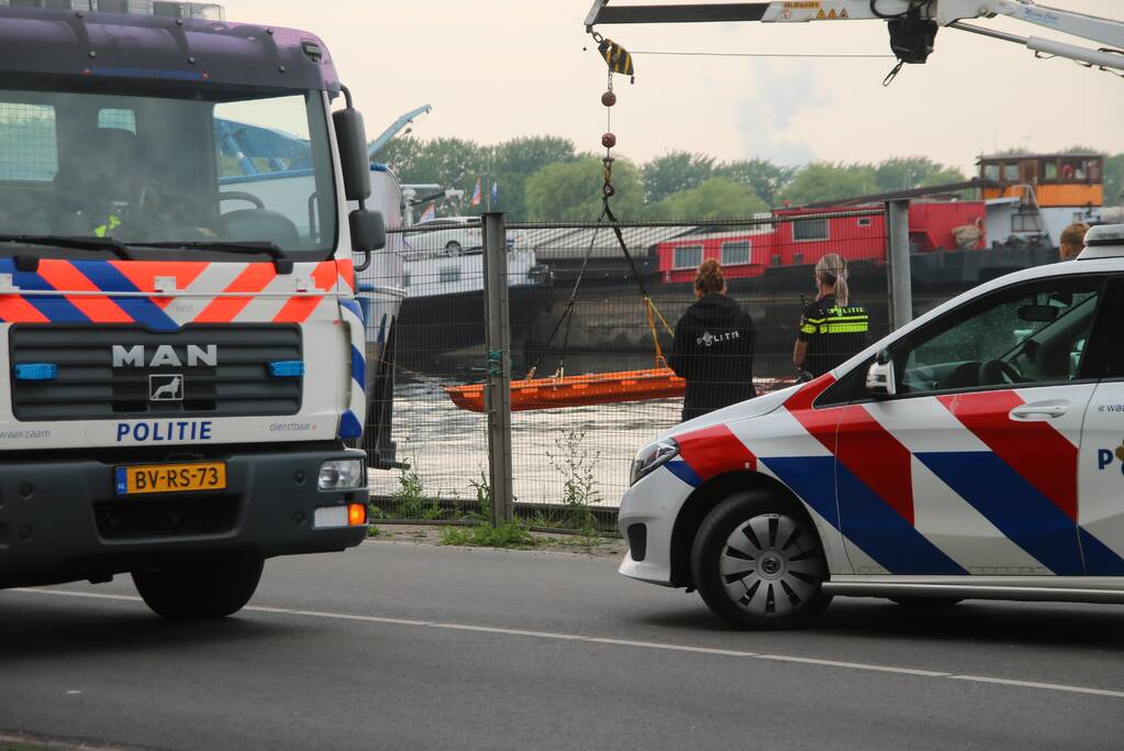 Politie haalt lichaam uit water Westelijk Havengebied