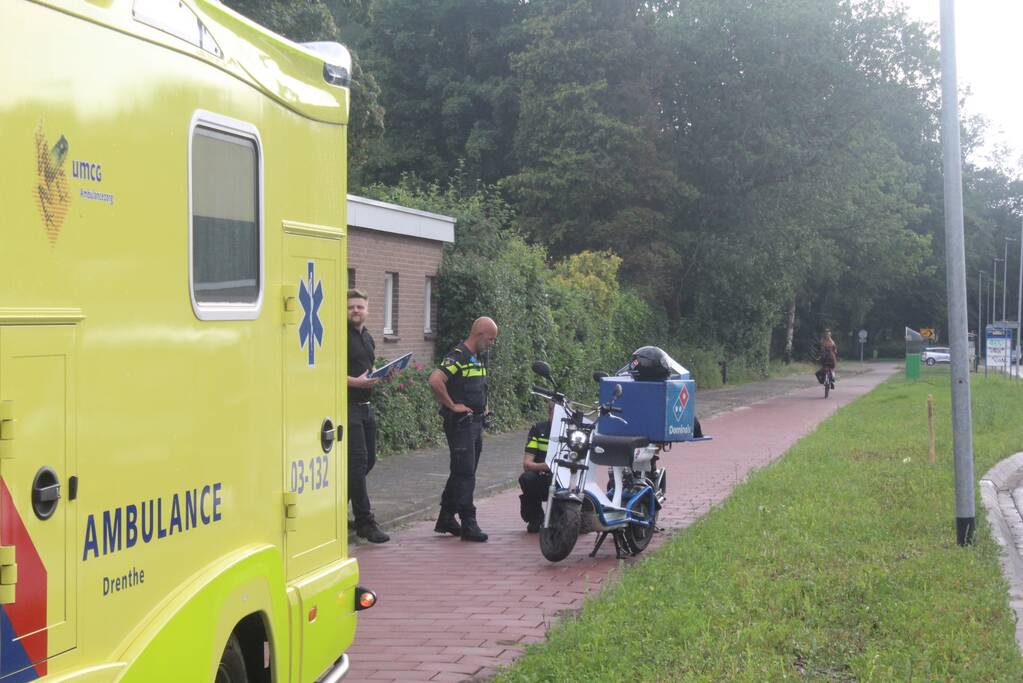 Twee bezorgscooters botsen op elkaar