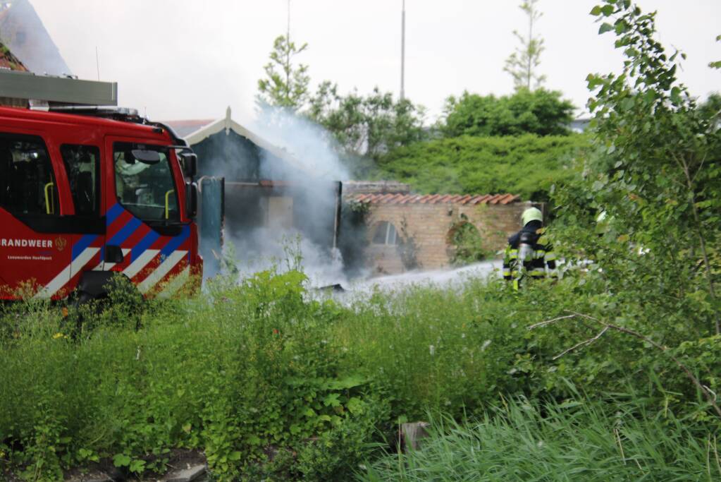 Brandweer blust hevige buitenbrand