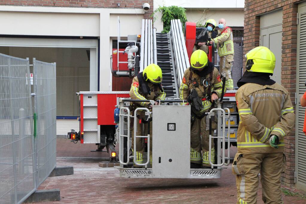 Brandweer doet onderzoek naar mogelijke brand op dak Museum W