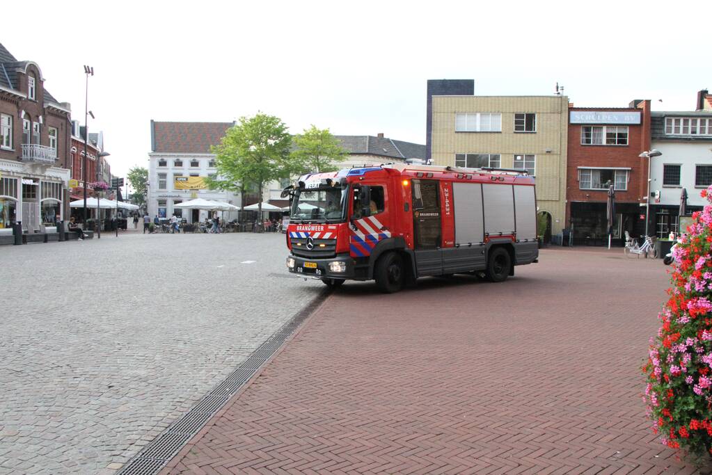 Brandweer doet onderzoek naar mogelijke brand op dak Museum W