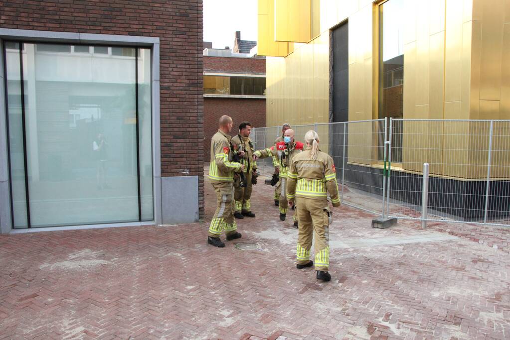 Brandweer doet onderzoek naar mogelijke brand op dak Museum W