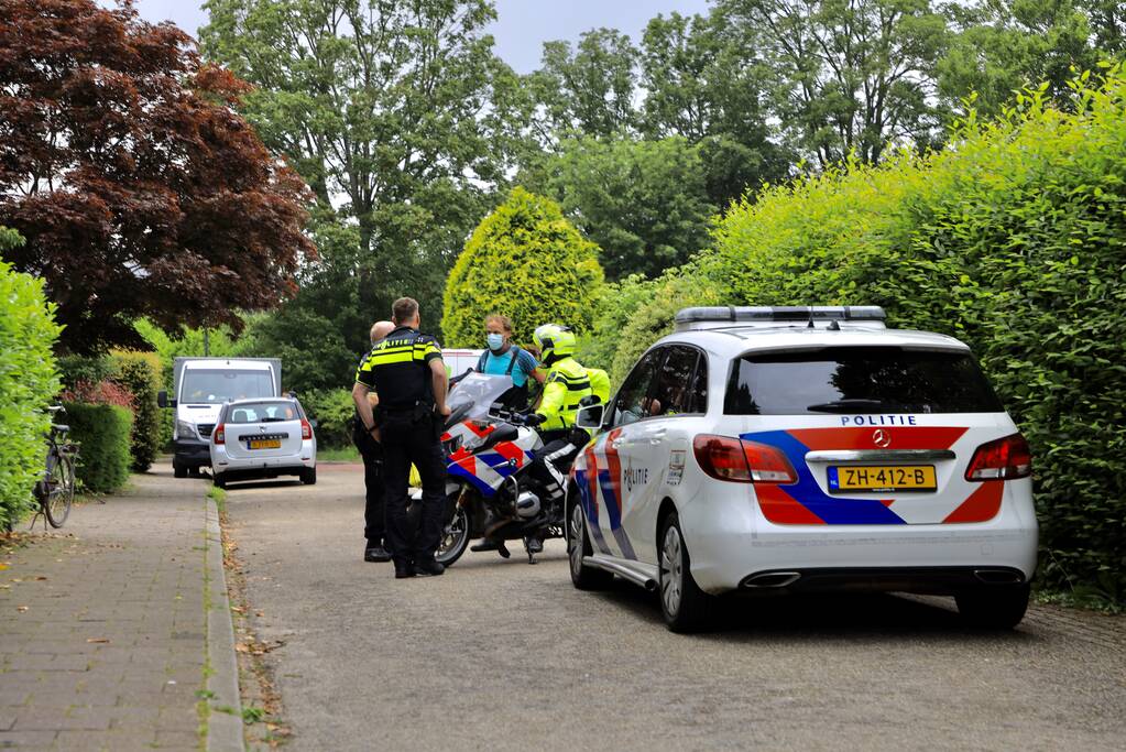 Meisje op fiets raakt gewond bij aanrijding met bestelbus