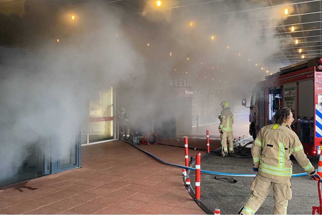 Veel rook bij brand in woonmall Alexandrium
