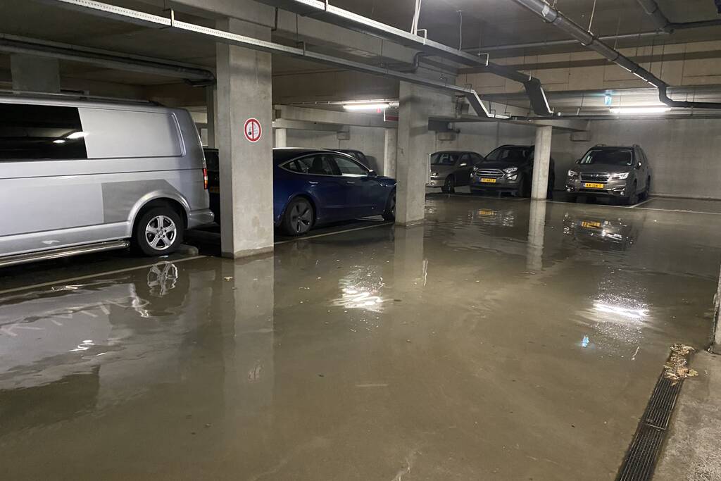 Enorme schade bij waterlekkage in parkeergarage