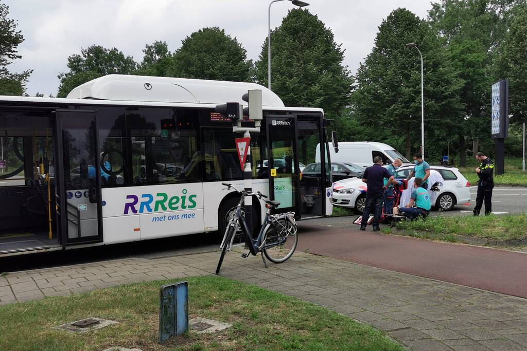 Fietsster gewond bij aanrijding met lijnbus