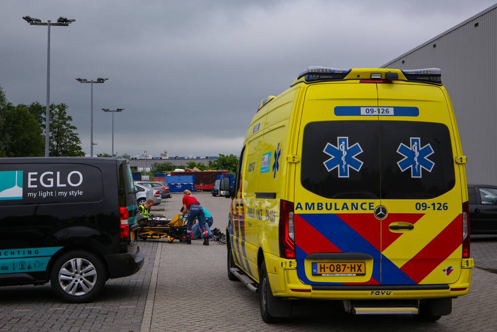 Fietser geschept op parkeerterrein Praxis