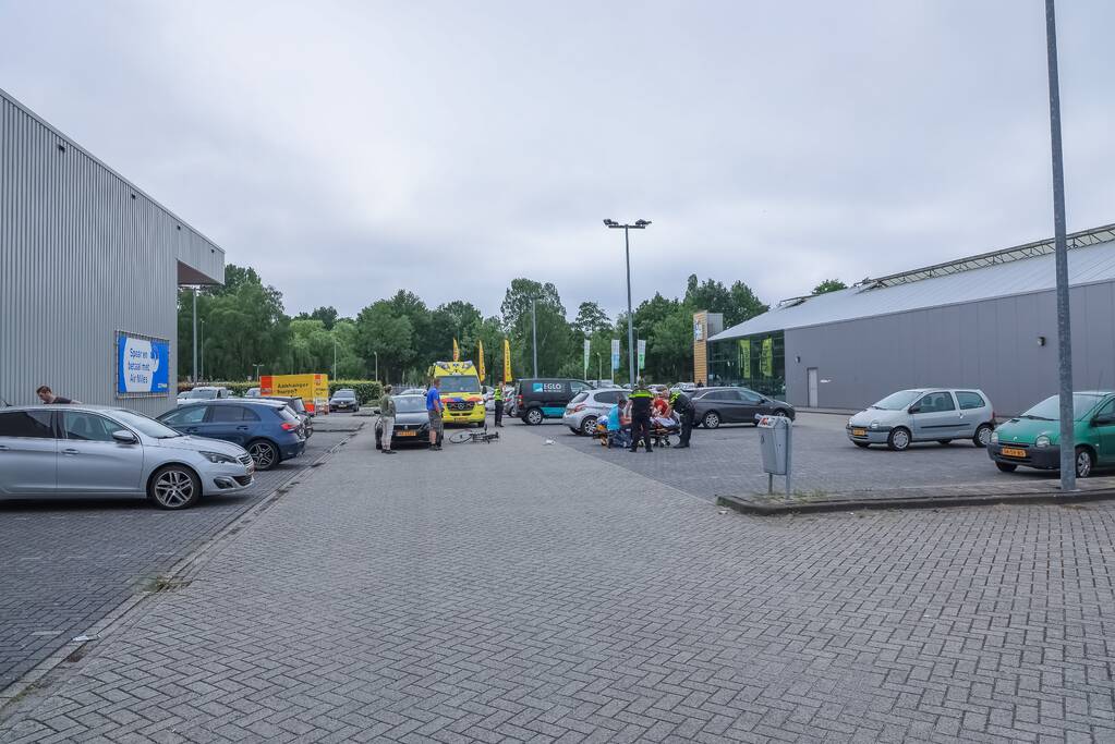 Fietser geschept op parkeerterrein Praxis