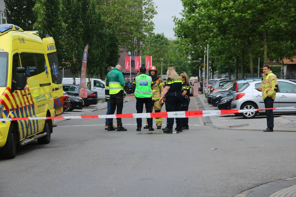 Uitslaande brand verwoest flatwoning in Geuzenveld
