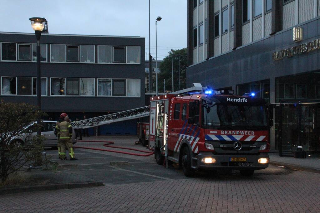 Veel rook bij grote brand in kantoorpand
