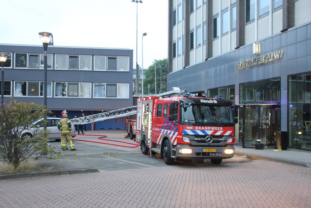Veel rook bij grote brand in kantoorpand