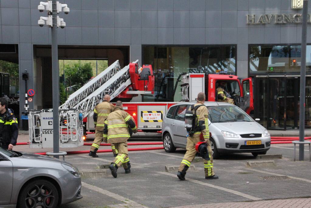 Veel rook bij grote brand in kantoorpand