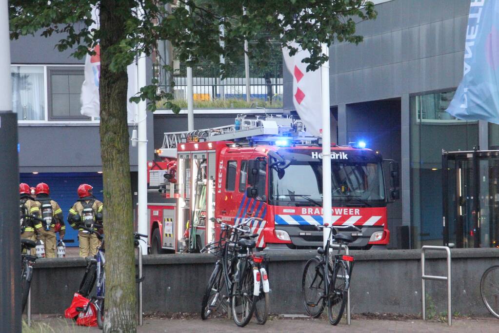 Veel rook bij grote brand in kantoorpand