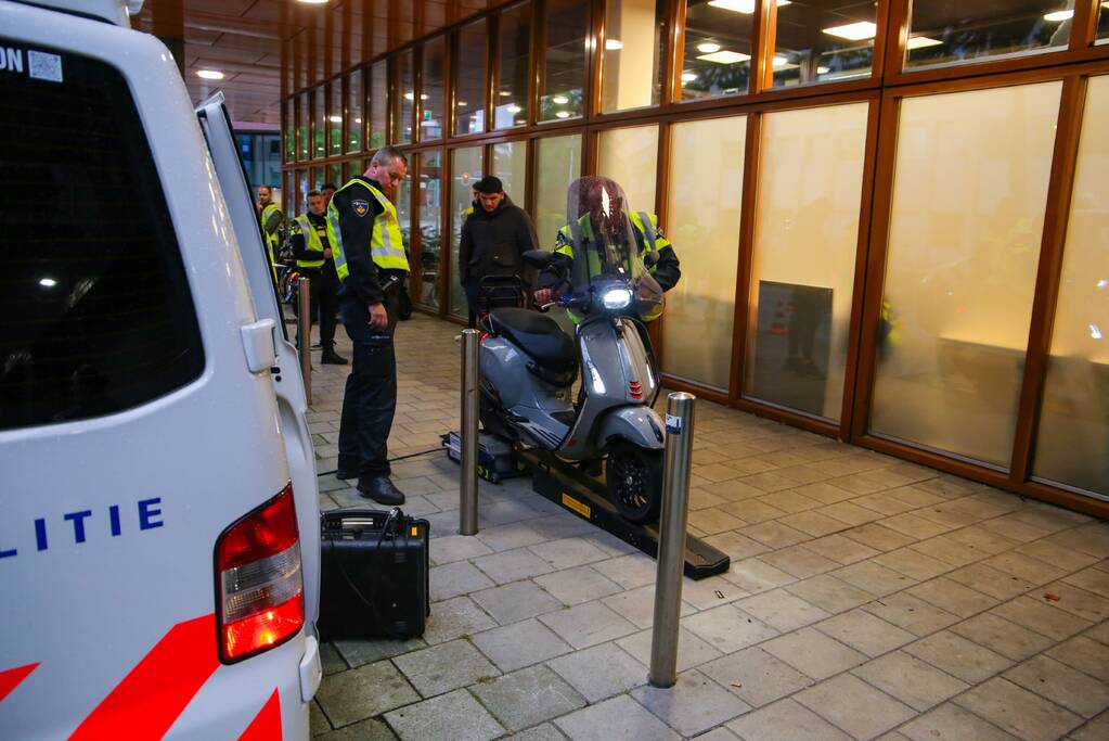 Aanhoudingen tijdens grote scooter controle