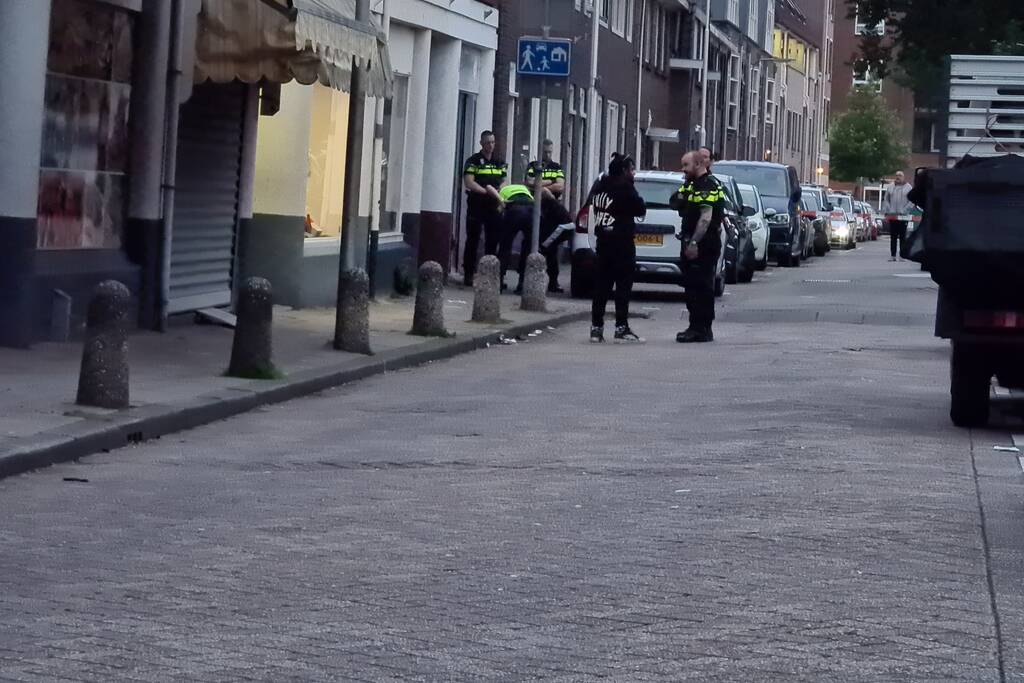 Politie haalt man uit woning