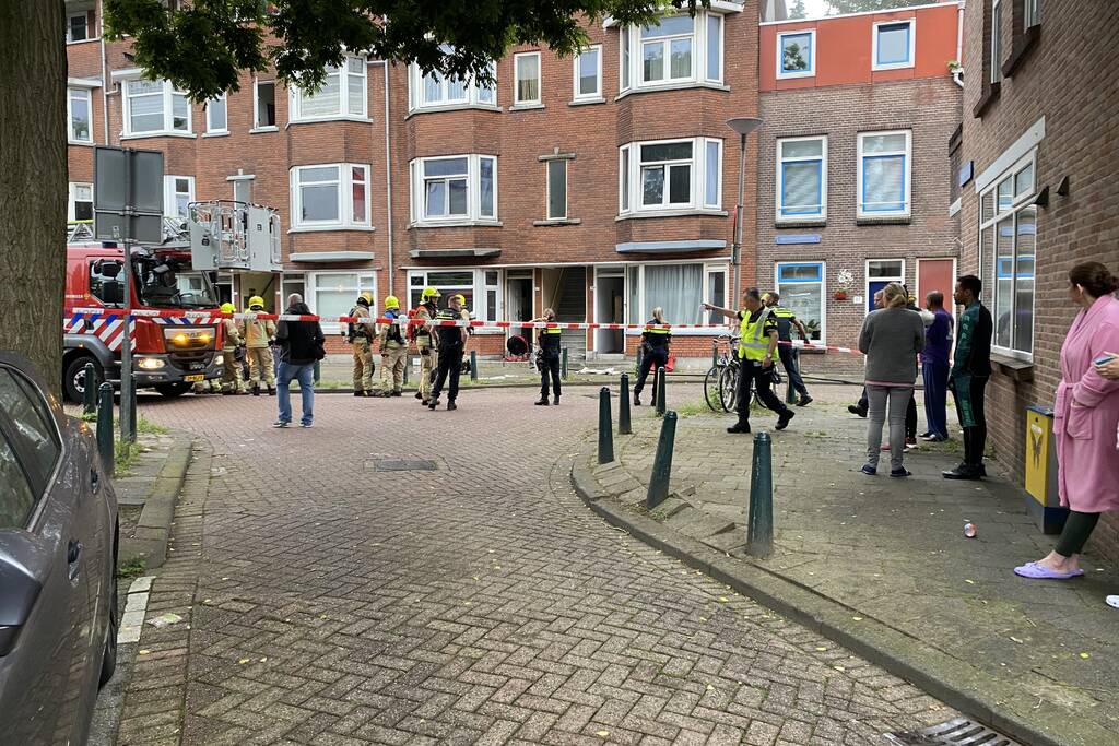 Veel rook uit benedenwoning door brand