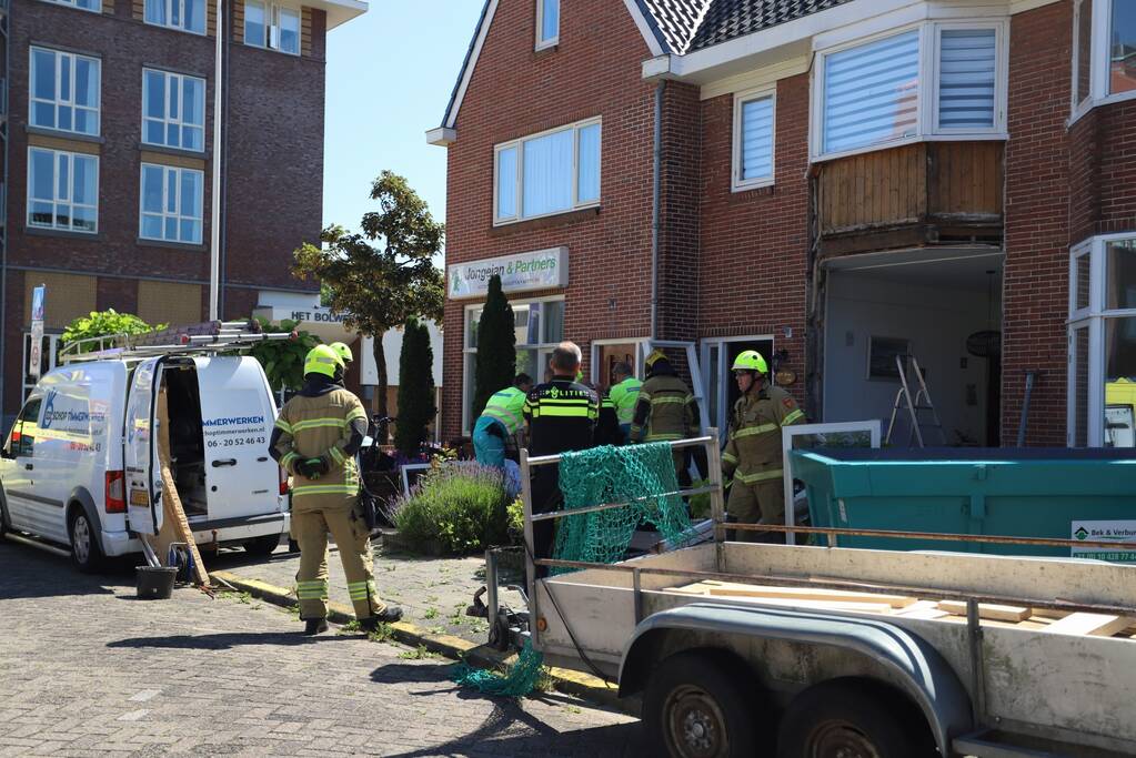 Voorgevel woning deels ingestort bij werkzaamheden