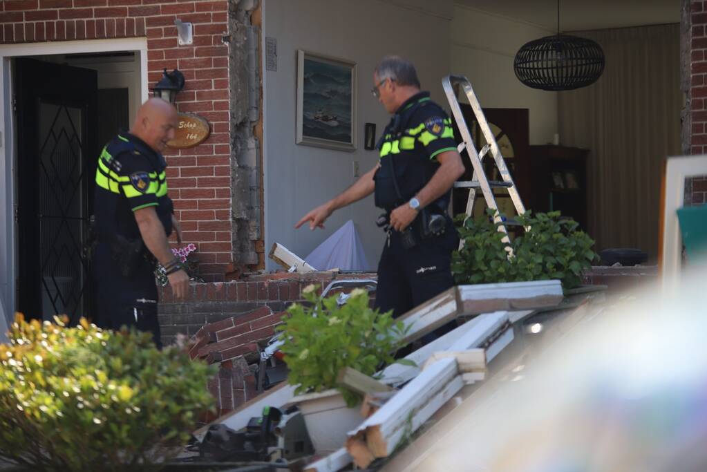 Voorgevel woning deels ingestort bij werkzaamheden