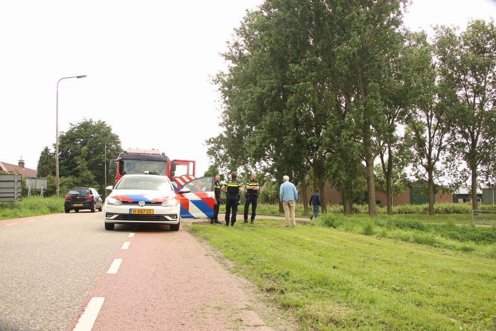 Zitmaaier gekanteld en belandt op slootrand