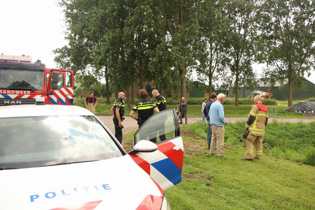 Zitmaaier gekanteld en belandt op slootrand