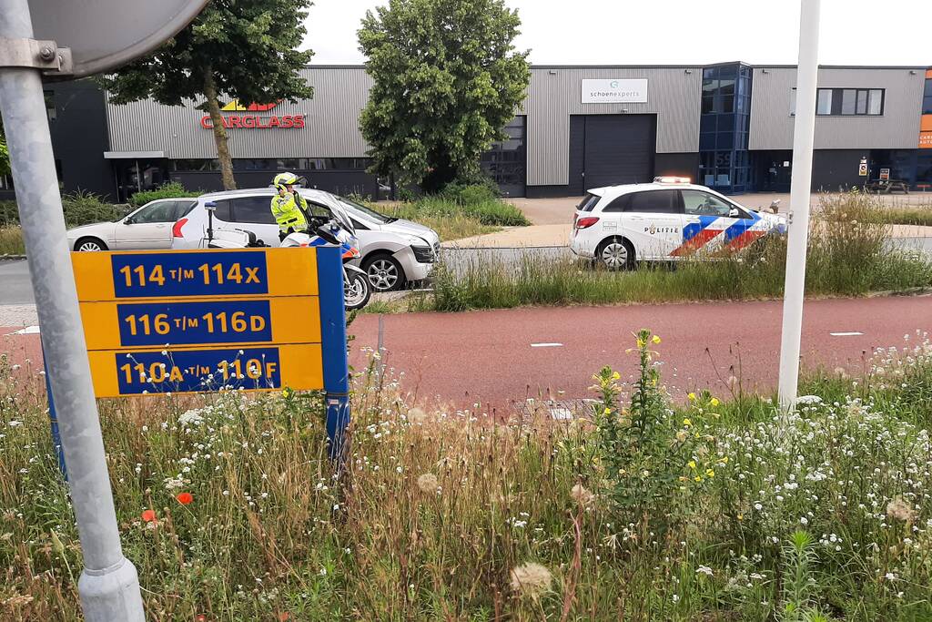Schade bij botsing tussen drie voertuigen