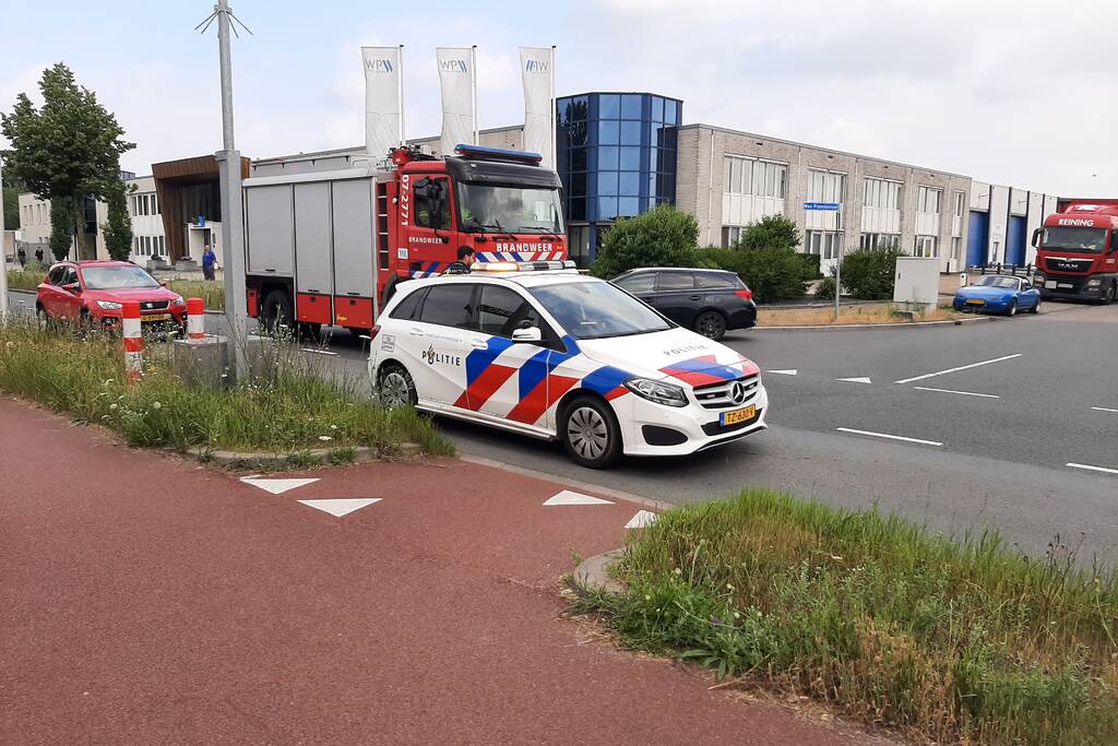 Schade bij botsing tussen drie voertuigen