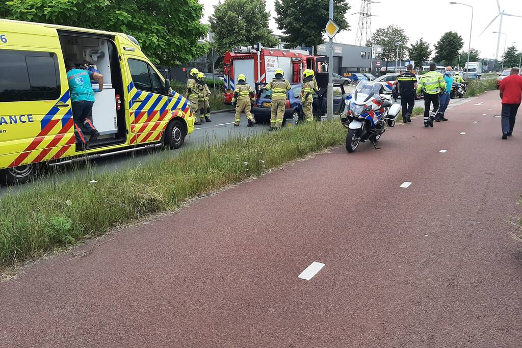 Schade bij botsing tussen drie voertuigen