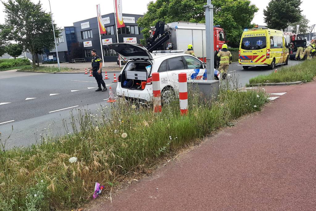 Schade bij botsing tussen drie voertuigen
