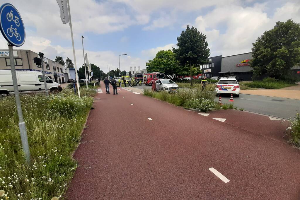 Schade bij botsing tussen drie voertuigen