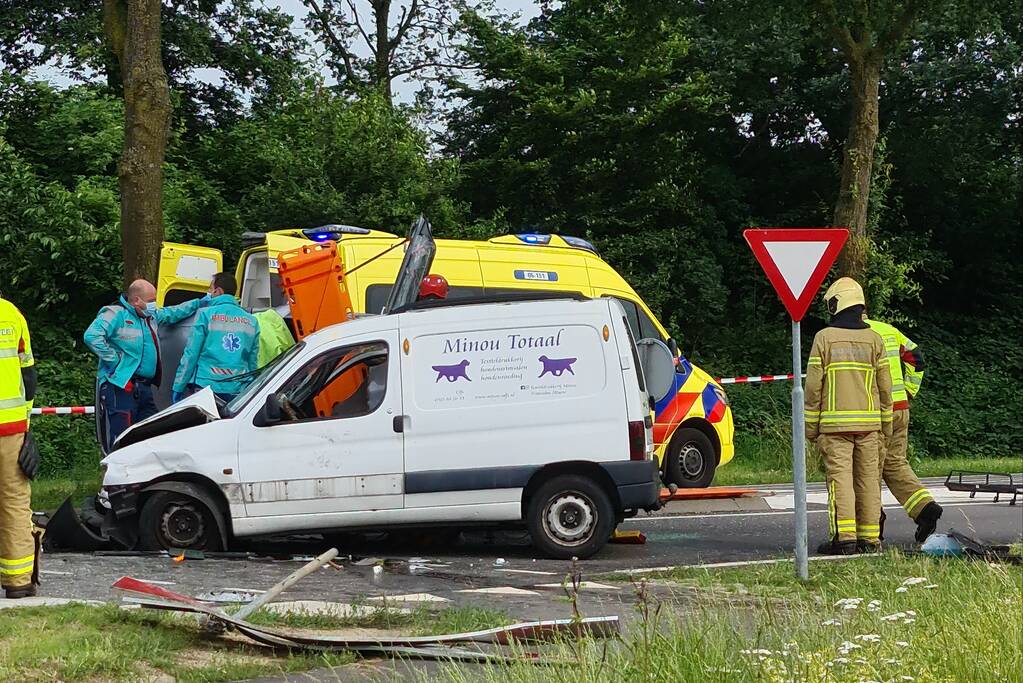 Ernstig ongeval op rotonde