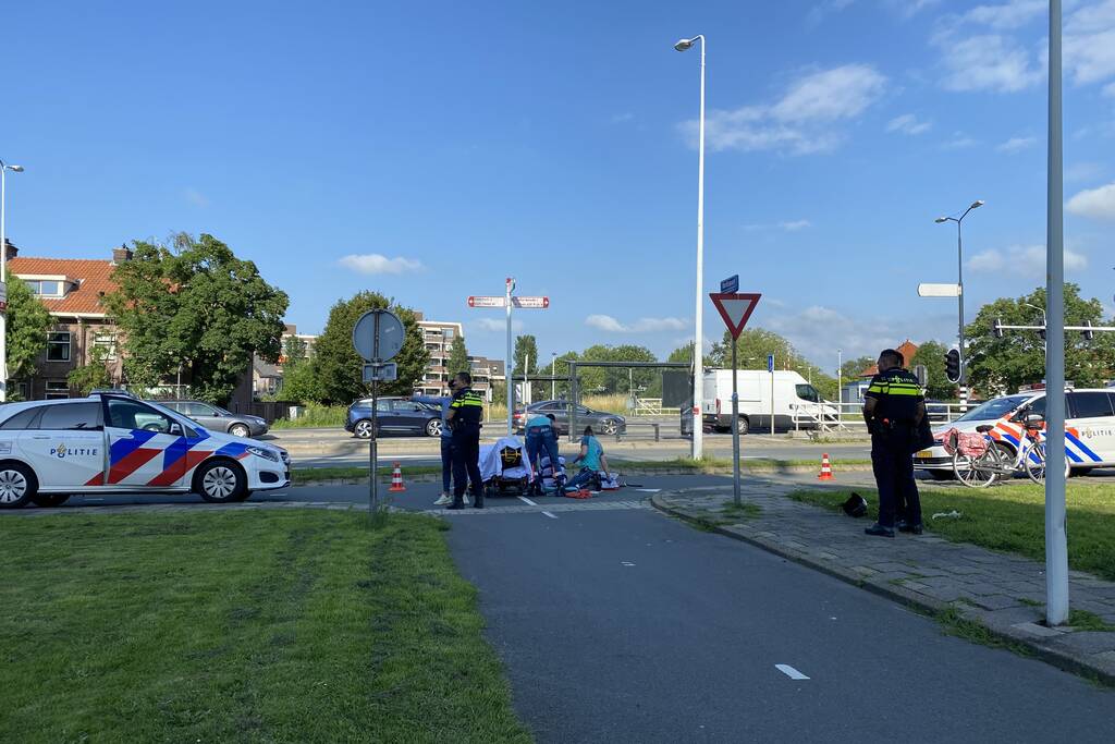 Fietsster gewond door botsing met maaltijdbezorger