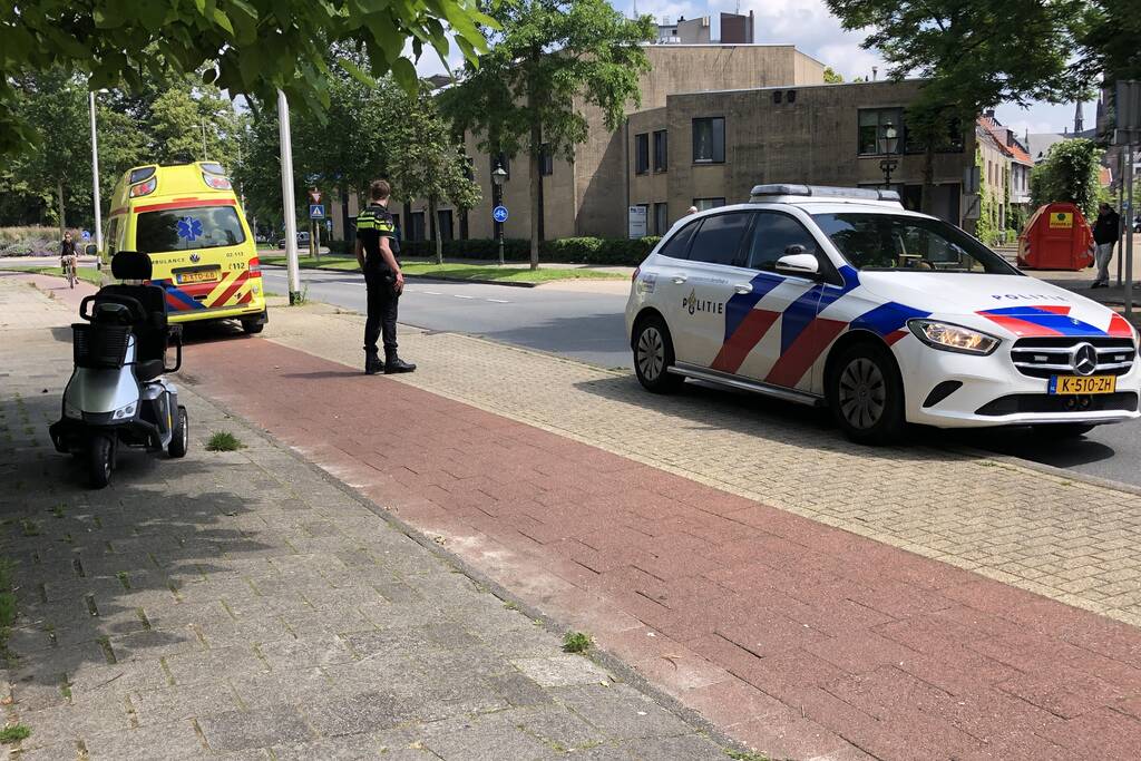 Persoon gewond na val met scootmobiel