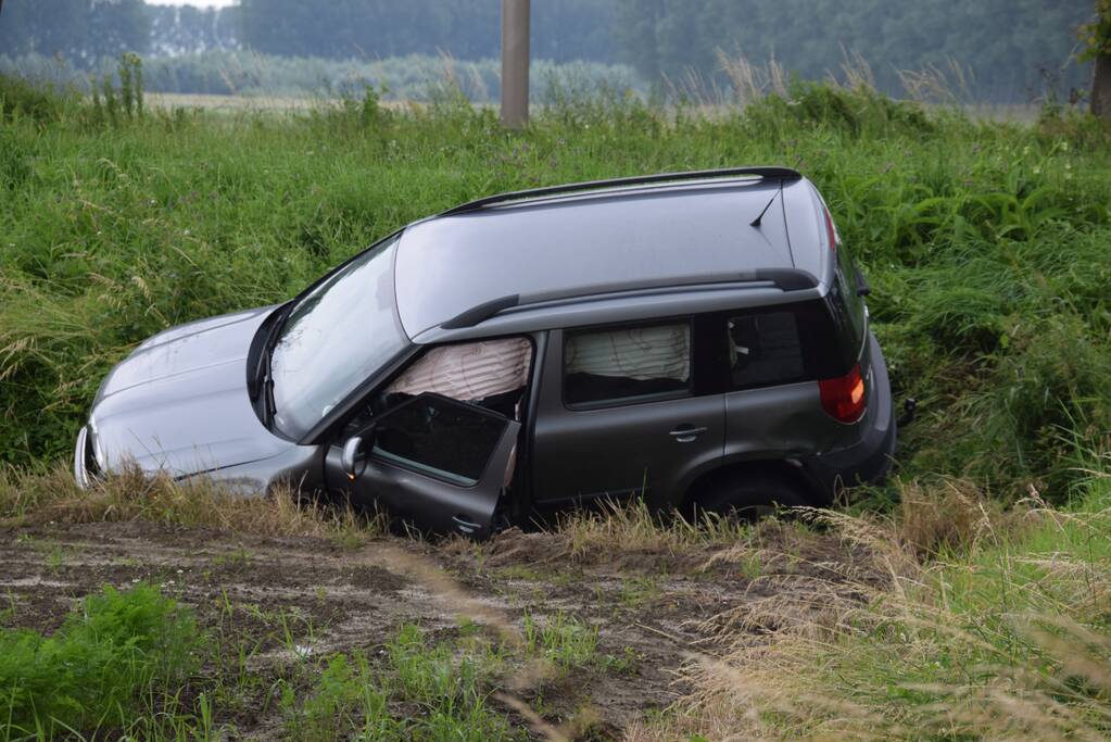 Auto in de sloot na ongeval