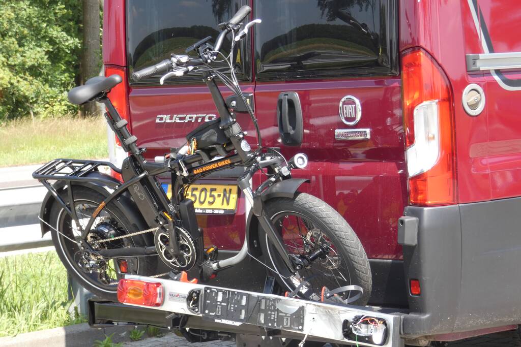 Motorrijder gewond bij botsing op camper