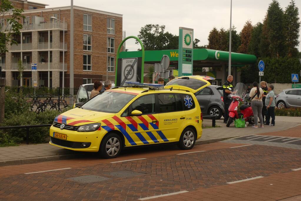 Scooterrijder gewond bij botsing met auto