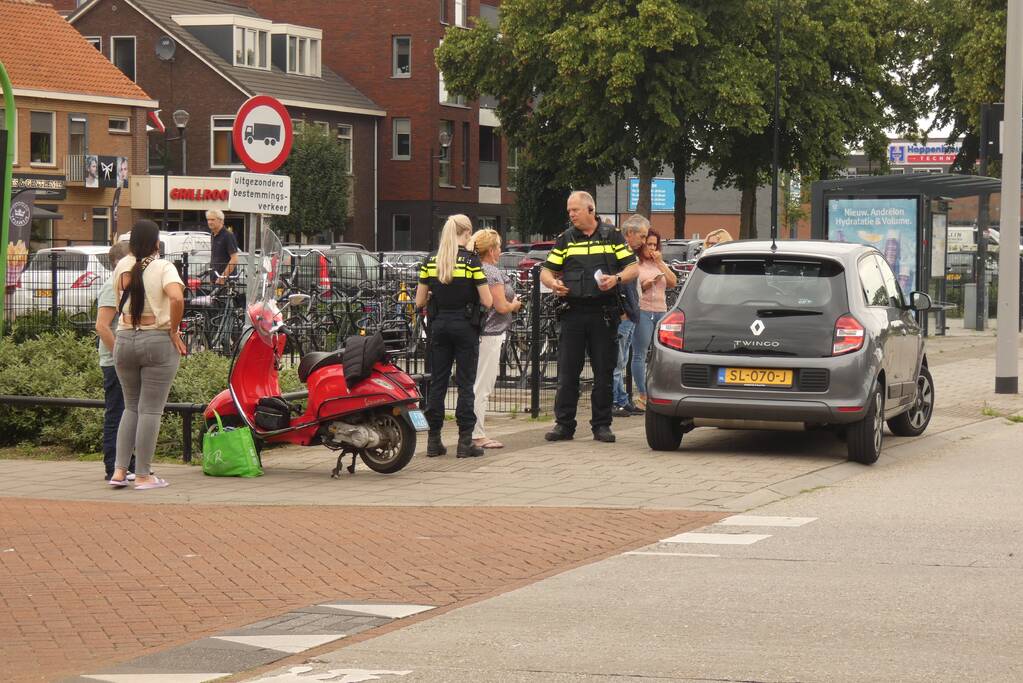 Scooterrijder gewond bij botsing met auto