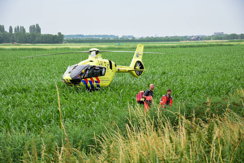 Parachutist zwaargewond na landing in boom