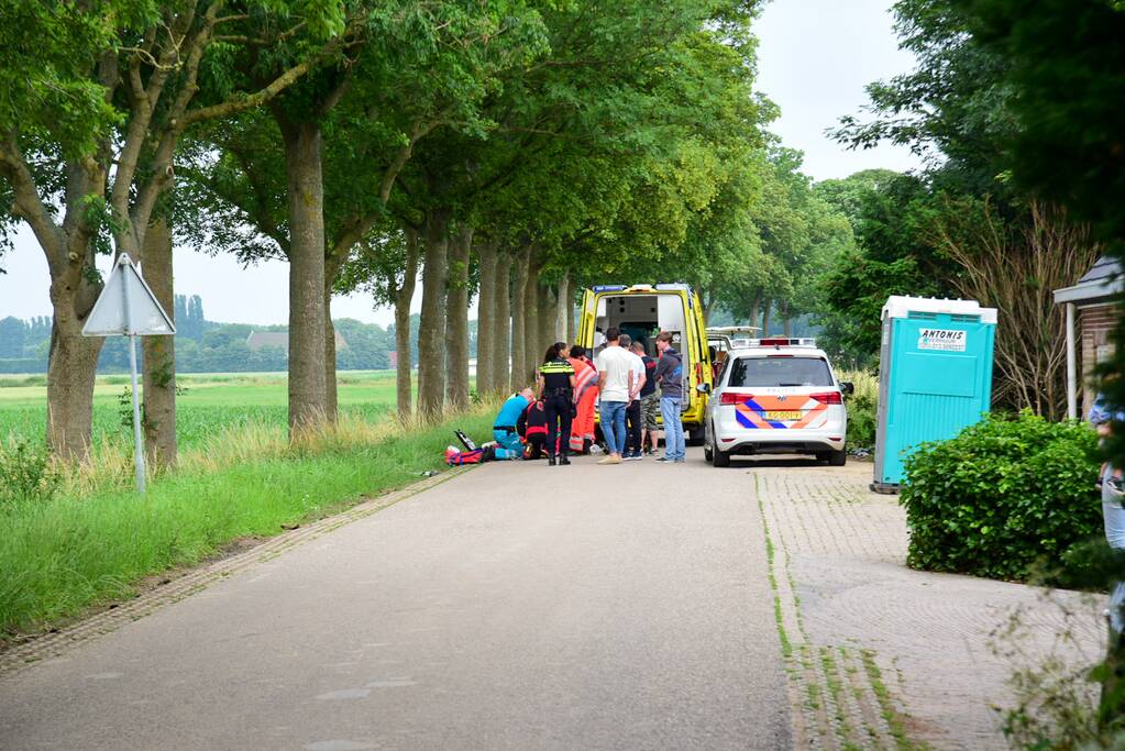 Parachutist zwaargewond na landing in boom