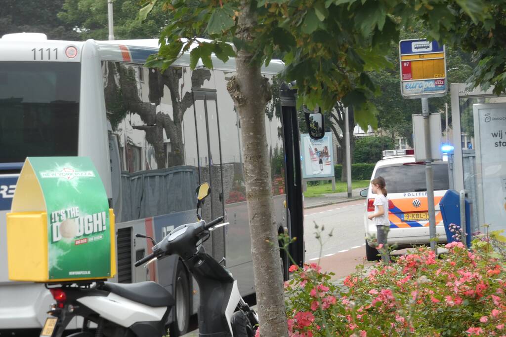 Scooterrijder gewond bij botsing met lijnbus