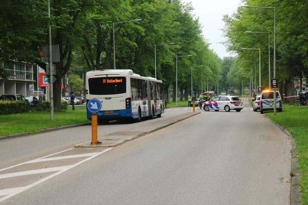 Persoon op step aangereden door auto