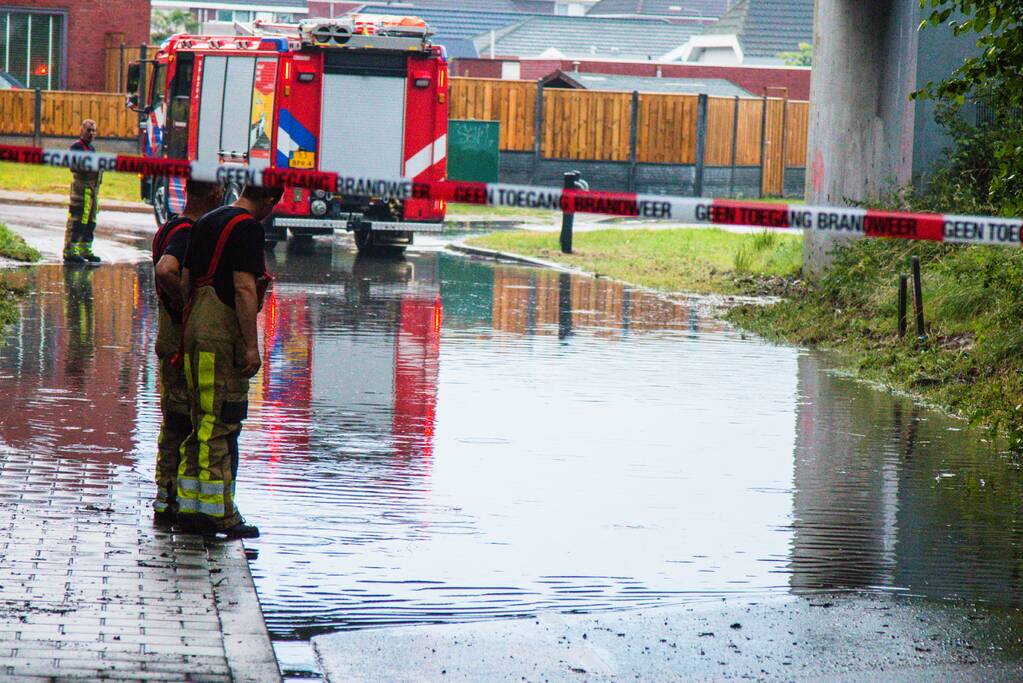 Auto total-loss door ondergelopen tunnel