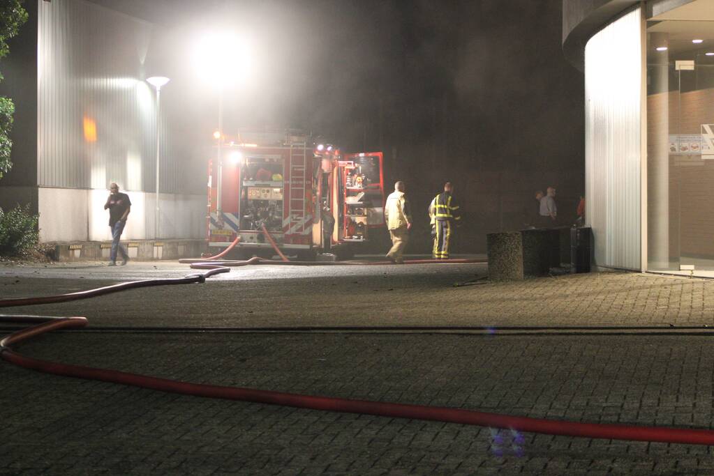 Veel rookontwikkeling bij brand in bedrijfspand