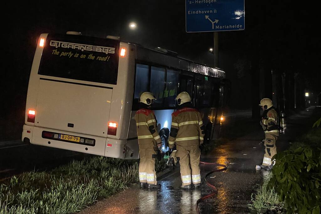 Touringcar strandt door vastgelopen rem