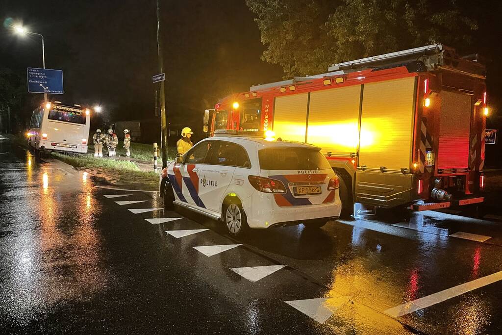 Touringcar strandt door vastgelopen rem