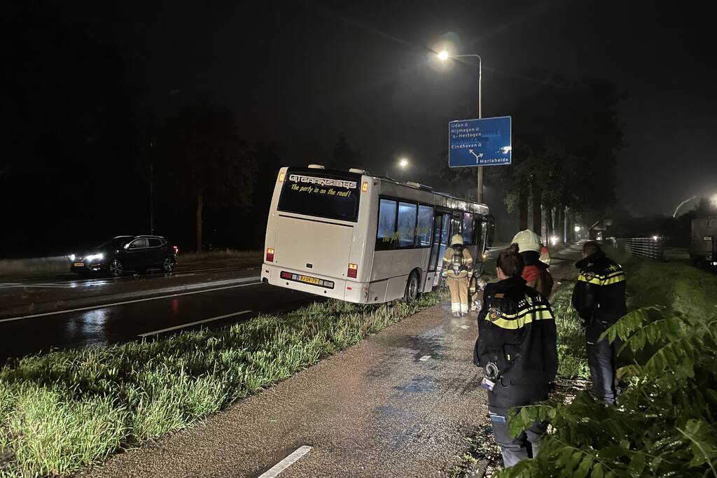 Touringcar strandt door vastgelopen rem