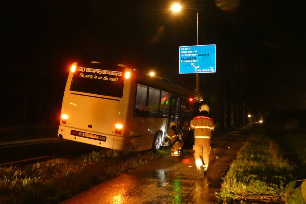 Touringcar strandt door vastgelopen rem