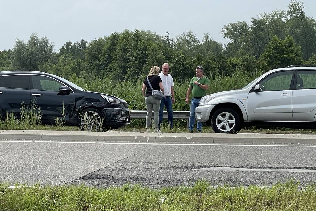 Kerende bestelbus veroorzaakt ongeval